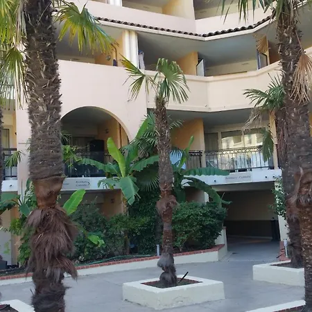شقة 2 P Vue Piscines A 2 Pas De La Parking Inclus
